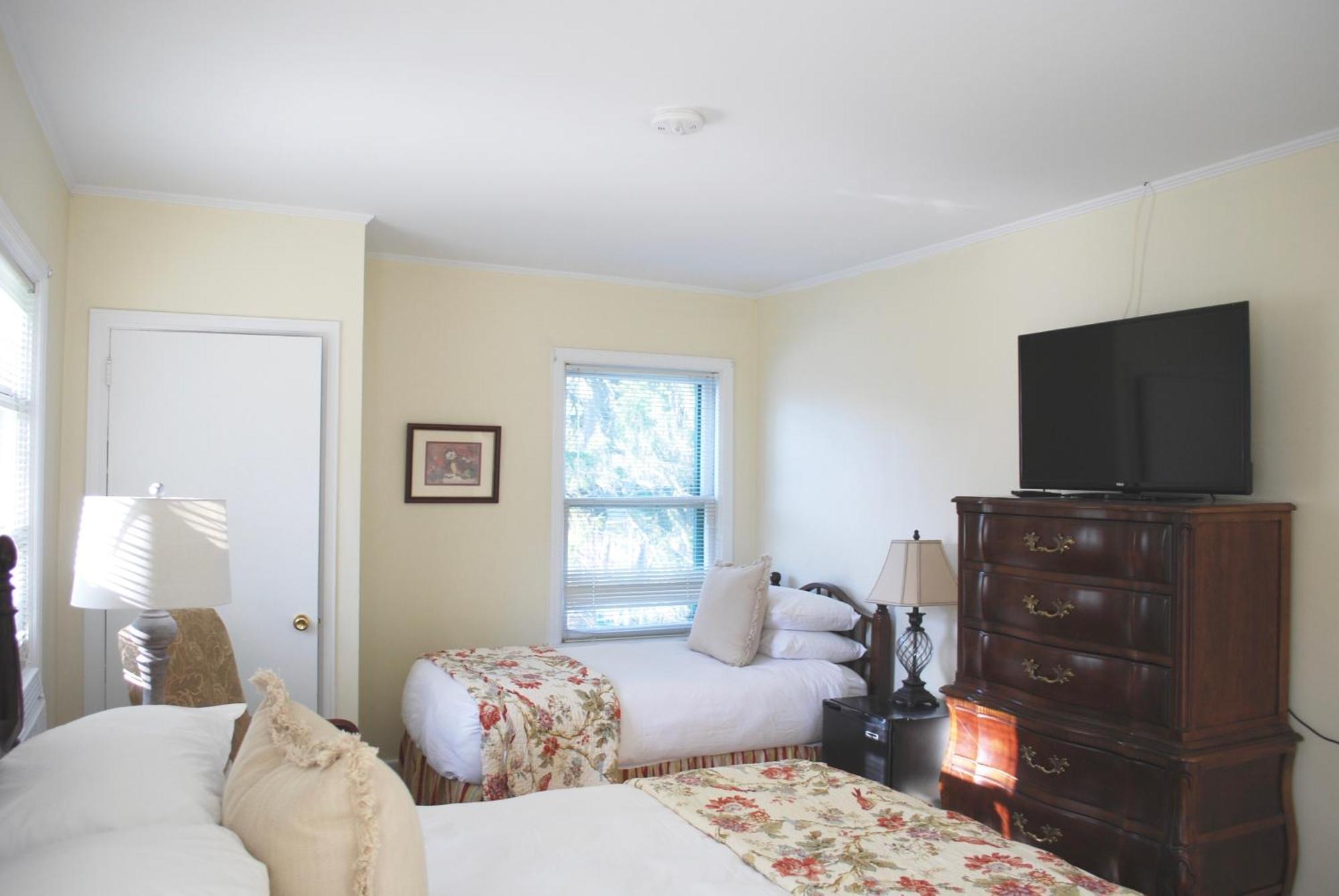 Anne'S Washington Inn (Adults Only) ساراتوغا سبرينغس، نيويورك الغرفة الصورة
