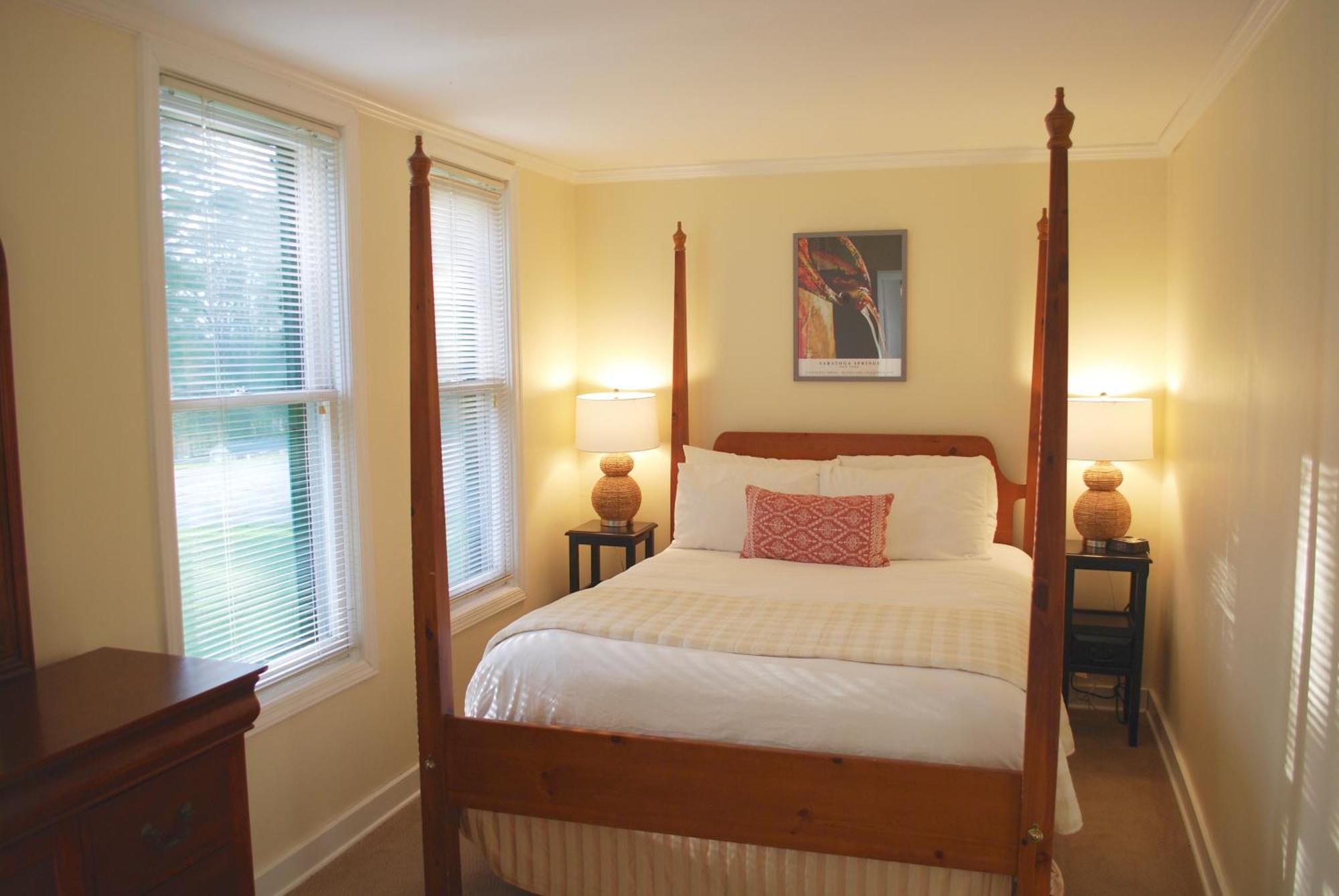 Anne'S Washington Inn (Adults Only) ساراتوغا سبرينغس، نيويورك الغرفة الصورة
