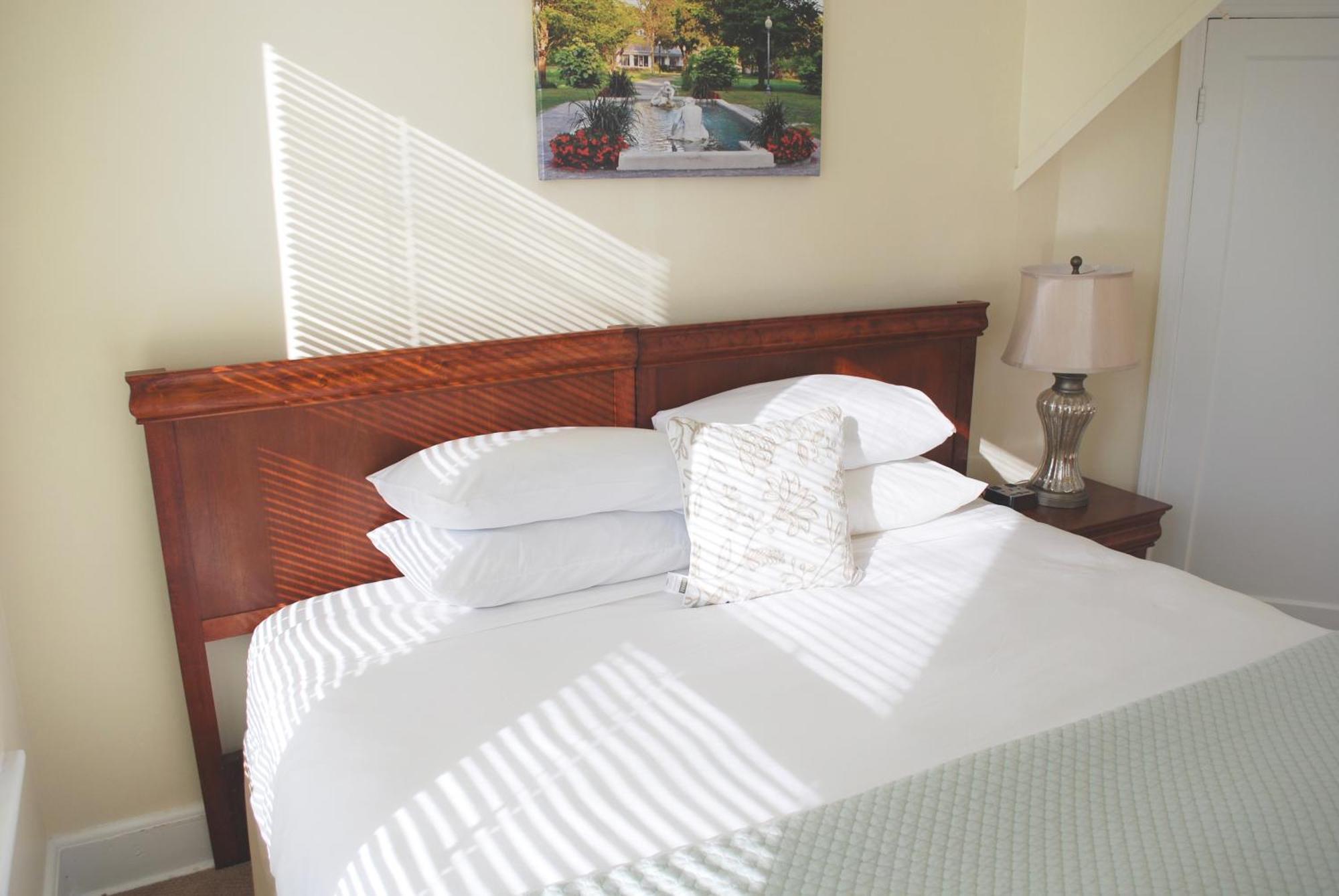 Anne'S Washington Inn (Adults Only) ساراتوغا سبرينغس، نيويورك الغرفة الصورة